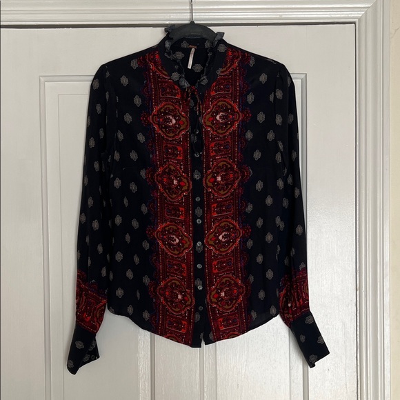 Free People Dark Navy and Red Button Down Shirt Paisley Size Medium - Picture 1 of 9